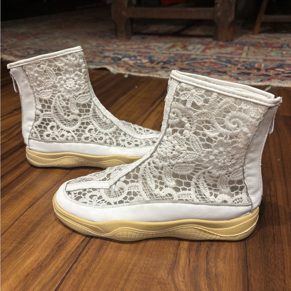 Women's White Lace Sock Sneakers